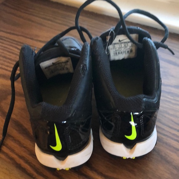 Soccer shoes with cleats - Picture 2 of 5